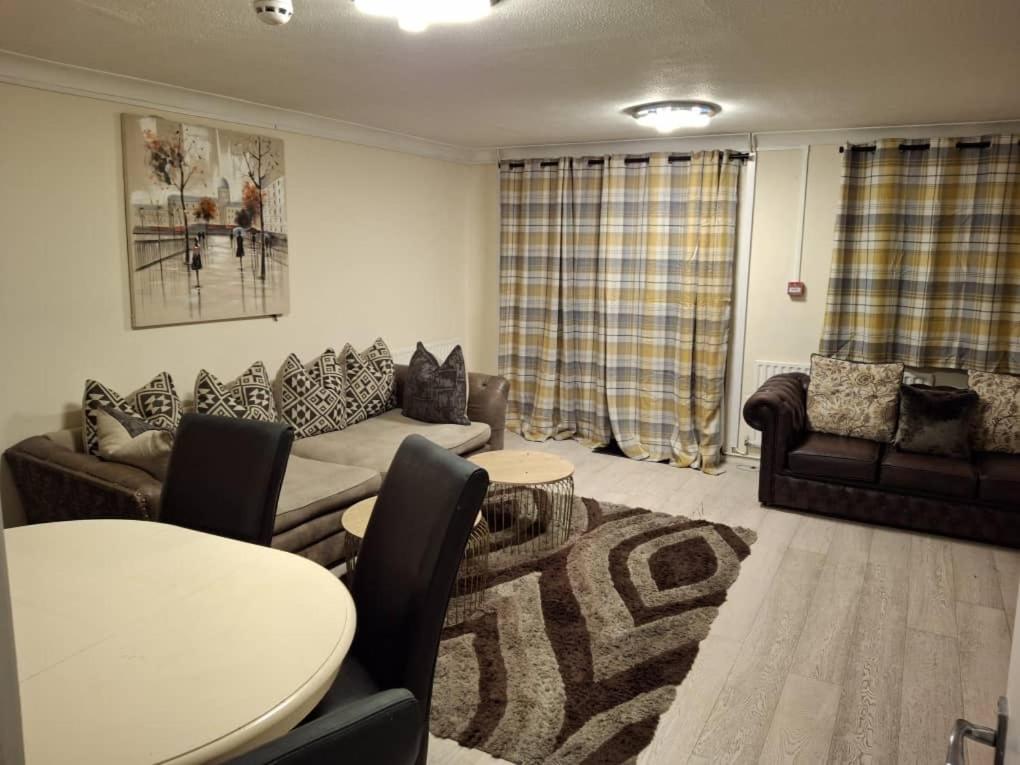 Elegant Devon Luton (Bedfordshire)